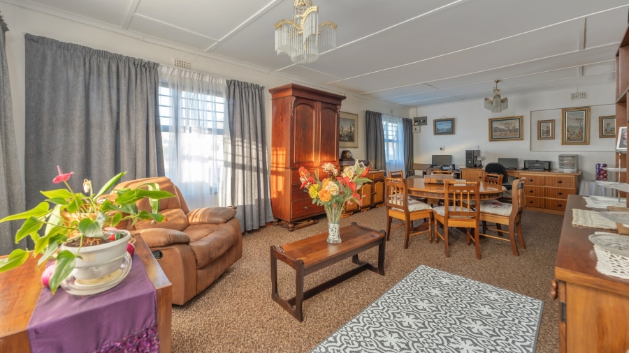 4 Bedroom Property for Sale in Struisbaai Western Cape
